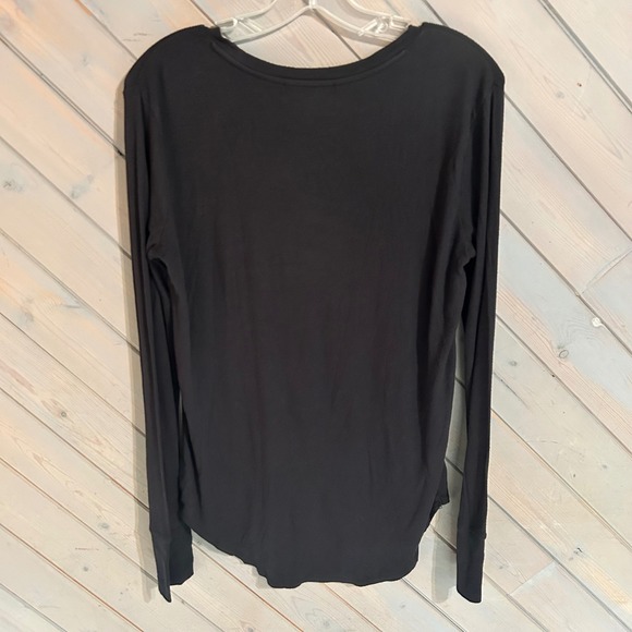 Athleta Black Long Sleeve Ribbed‎ Top Curved Hem Comfort Relaxed Fit Womens - Picture 2 of 5